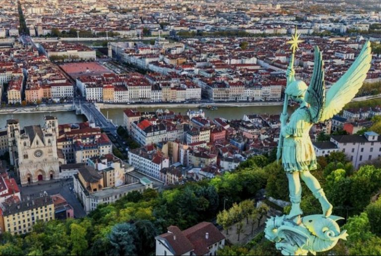viajes Puente de Noviembre Lyon